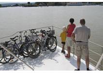 Fähre der Schifffahrt Gangl in Illmitz