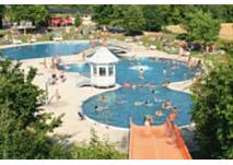 Sommerbad Wolkdersdorf (c) Stadtgemeinde Wolkersdorf Sommerbad Wolkersdorf
