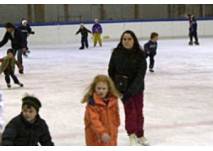 Eislaufen in der Kuppelarena in Telfs (c) Sportzentrum Telfs Eislaufen in der Kuppelarena in Telfs
