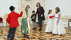 (c) Schloß Schönbrunn Kultur- und Betriebsges.m.b.H. Quadrille tanzen Schönbrunn