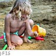 Spielplatz Mädchen Sandkiste ü Spielplatz
