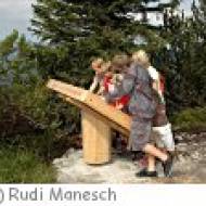 Der Triassic Park auf der Steinplatte in Waidring