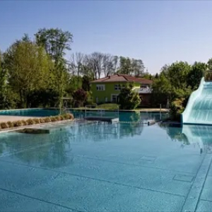 (c) Gemeinde St. Peter am Hart Freibad in St. Peter mamilade ausflugstipps