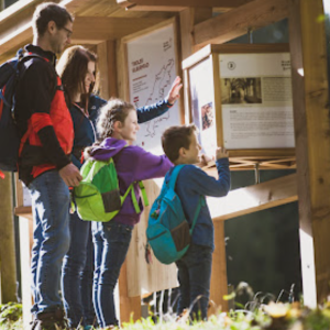 (c) Tourismusverband Silberregion Karwendel interaktive schatzsuche fuer familien silberpfad tirol, karwendolin und die entflohenen silberspatzen schwaz