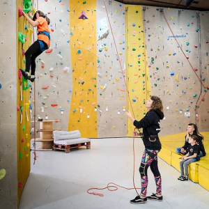 monkey factory klettern bouldern fitness mamilade ausflugstipps