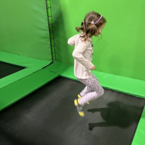 indoorspielplatz kids world trampoline mamilade ausflugstipps