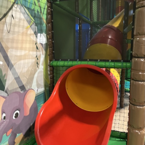 indoorspielplatz kids world rutsche mamilade ausflugstipps