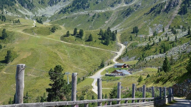 (c) pixabay wandern knappenweg woergetal hochoetz ausflugstipp mamilade, wanderung familie tirol