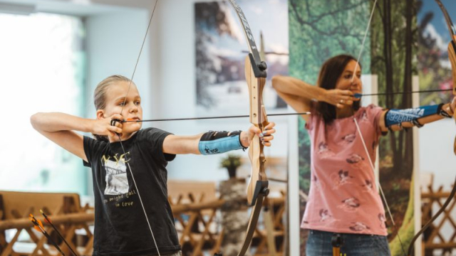 (c) nauders.com indoor bogenschiessen in pfunds tirol ausflugstipp mamilade