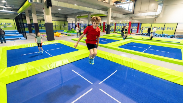 jump dome salzburg trampolin park ausflugstipp mamilade